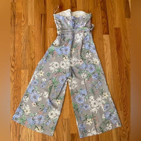 H&M floral jumpsuit. Size 8 - Picture 2 of 2